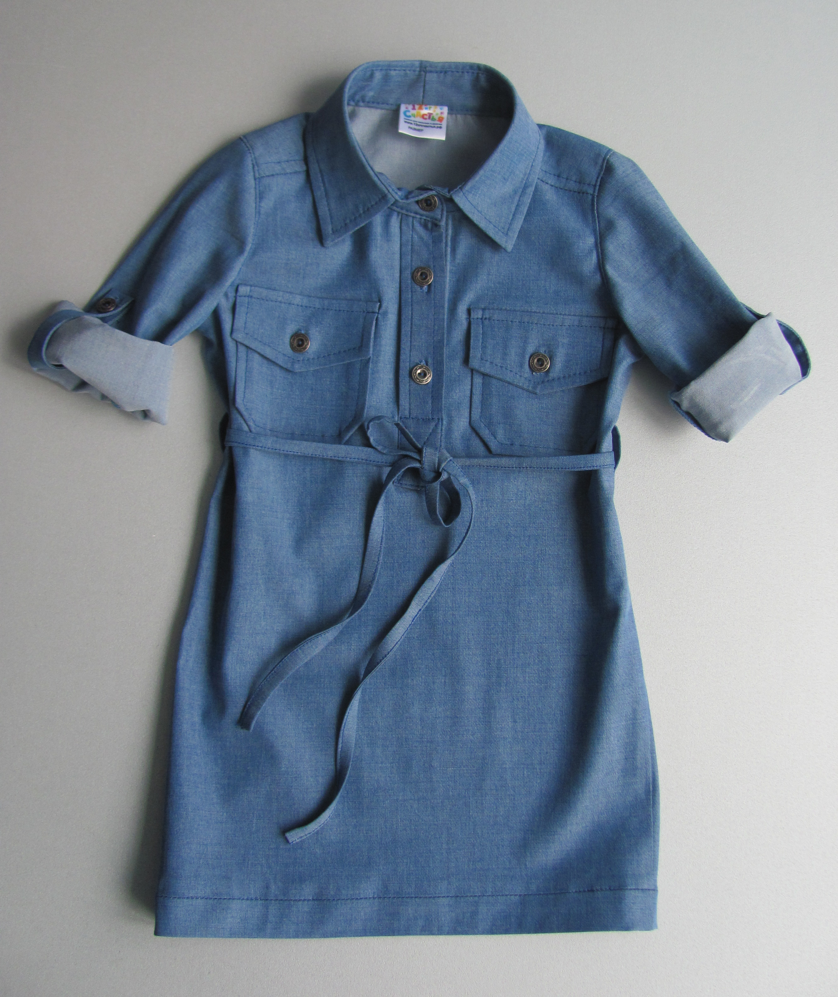 Одинаковые платья из джинсовой ткани с кружевом (2)