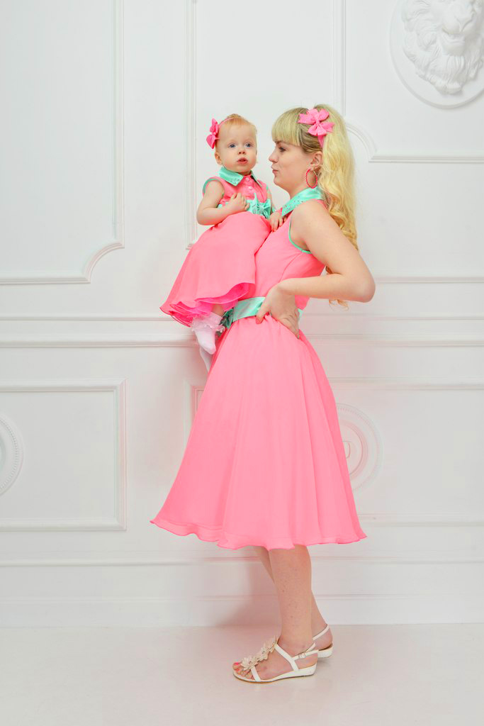 Одинаковые платья для мамы и дочка "Ванильная мята", комплект — нарядные детские платья для девочек | Интернет-магазин платьев для девочек «12 кг Счастья»